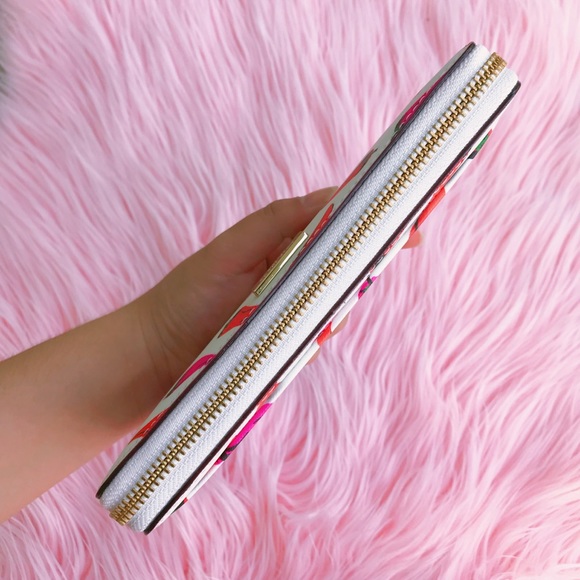 🌶 Kate Spade Liberty Street Hot Peppers Wallet🌶 - Picture 5 of 7